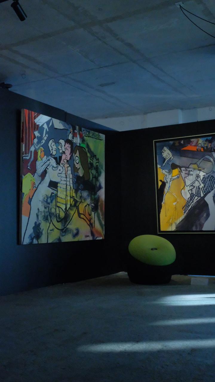 Obra contemporánea en sala