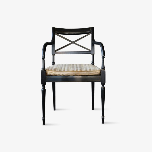 Lote 204, Par de sillones estilo Sheraton ebonizados.