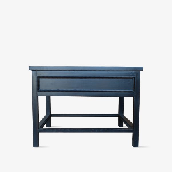 Lote 186, Mesa lateral de laca negra