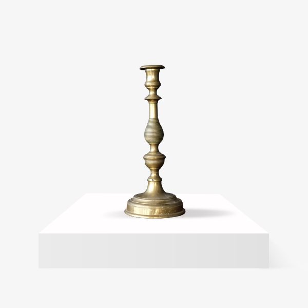 Lote 258, Par de candelabros de bronce