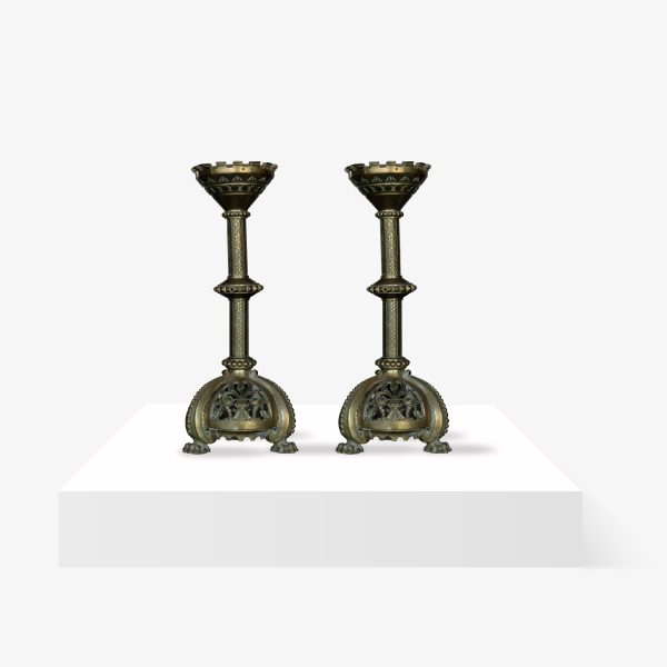 Lote 30, Par de candelabros estilo Neogótico