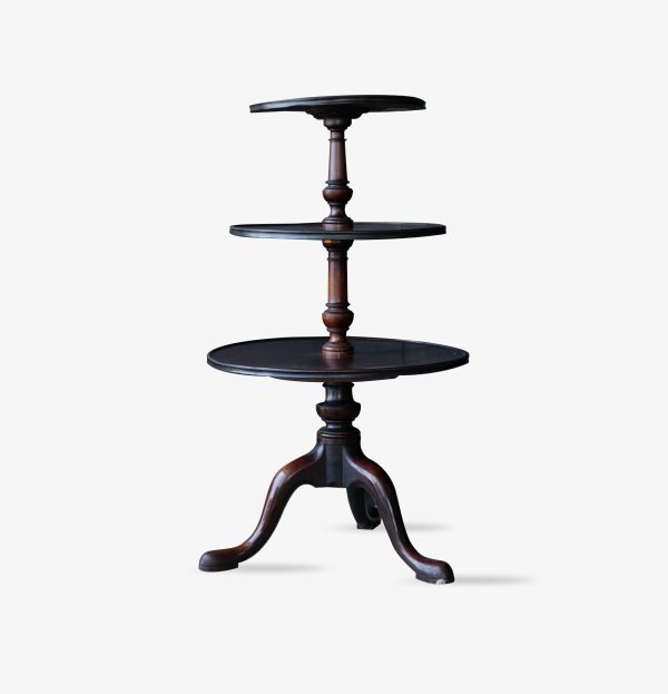 Lote 178, Mesa auxiliar de tres cubiertas