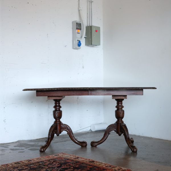 Lote 167, Mesa estilo Chippendale