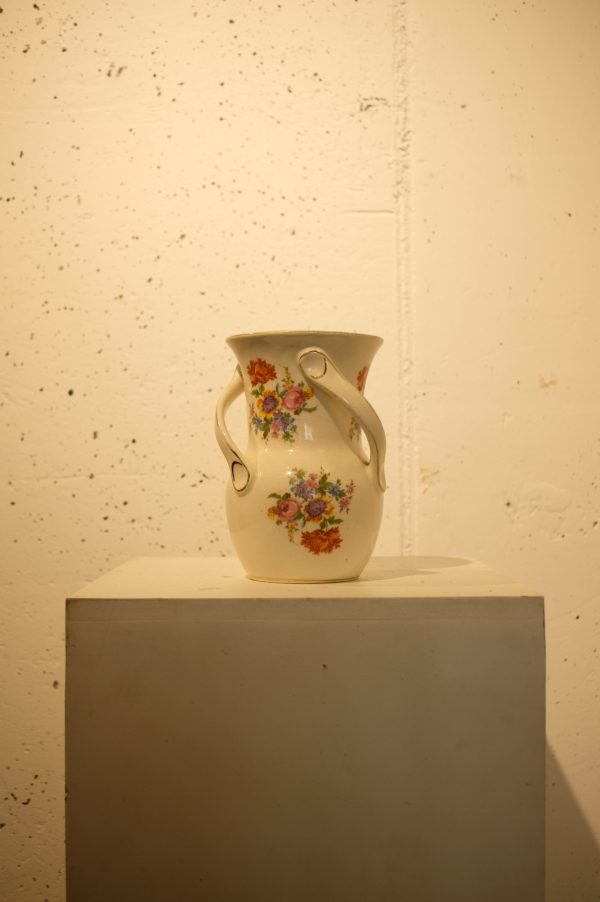 Lote 403, Florero con 3 asas