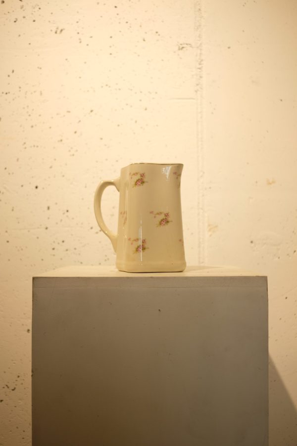 Lote 324, Jarro cuadrado, marca Fanaloza