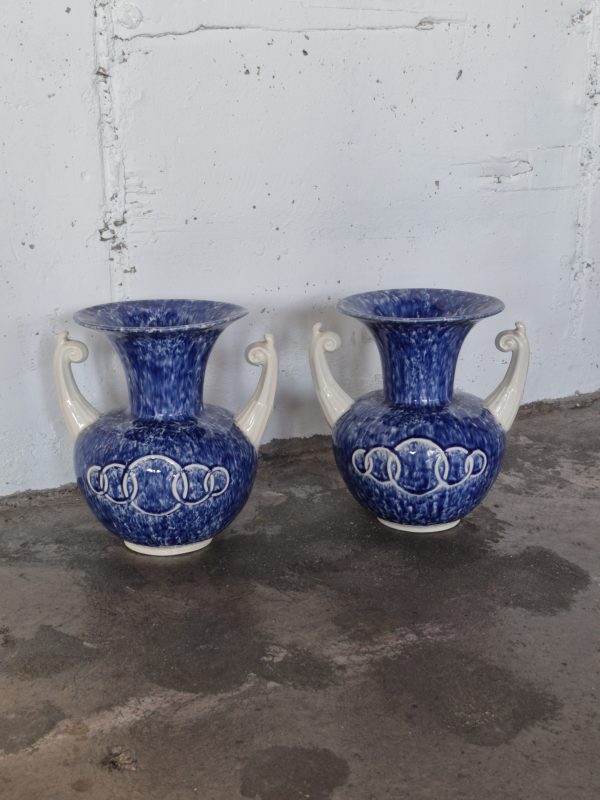 Lote 410, Par de floreros boca ancha, flambeados en color azul